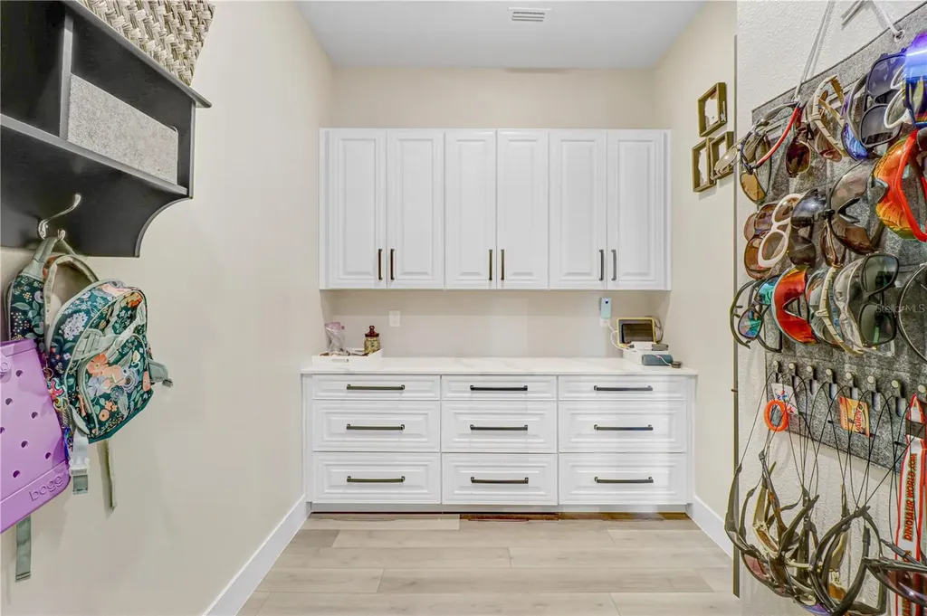 6104 Lagomar Lane Apollo Beach FL 33572