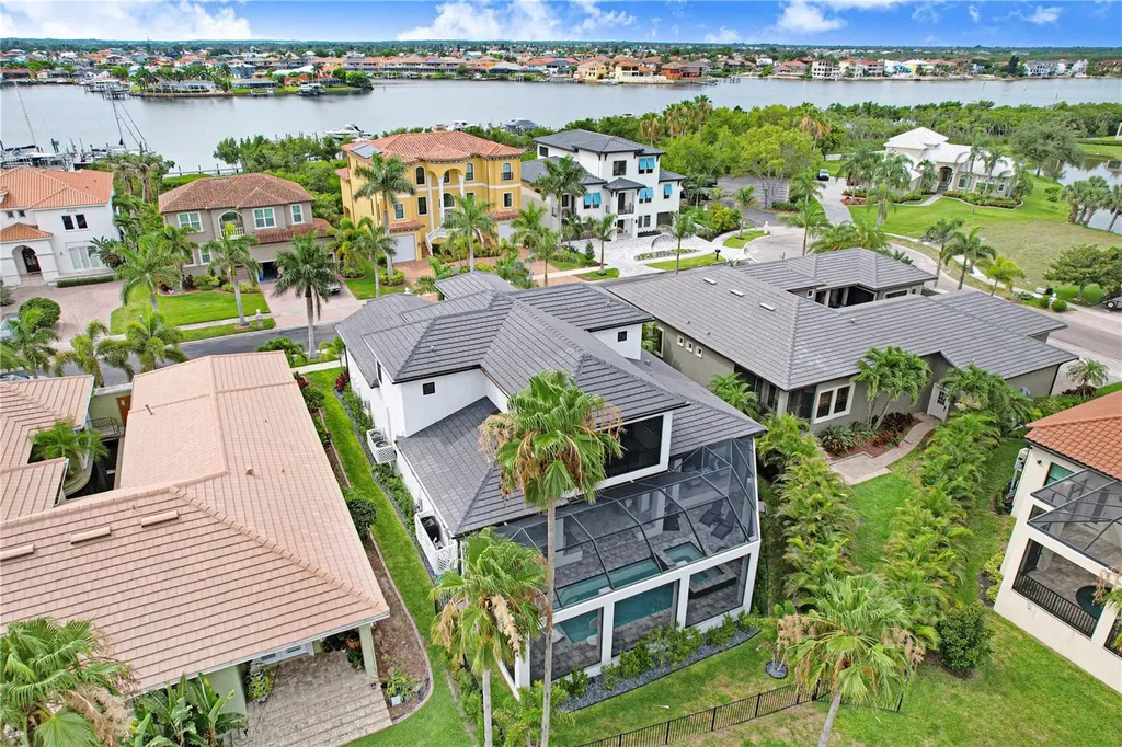 6104 Lagomar Lane Apollo Beach FL 33572