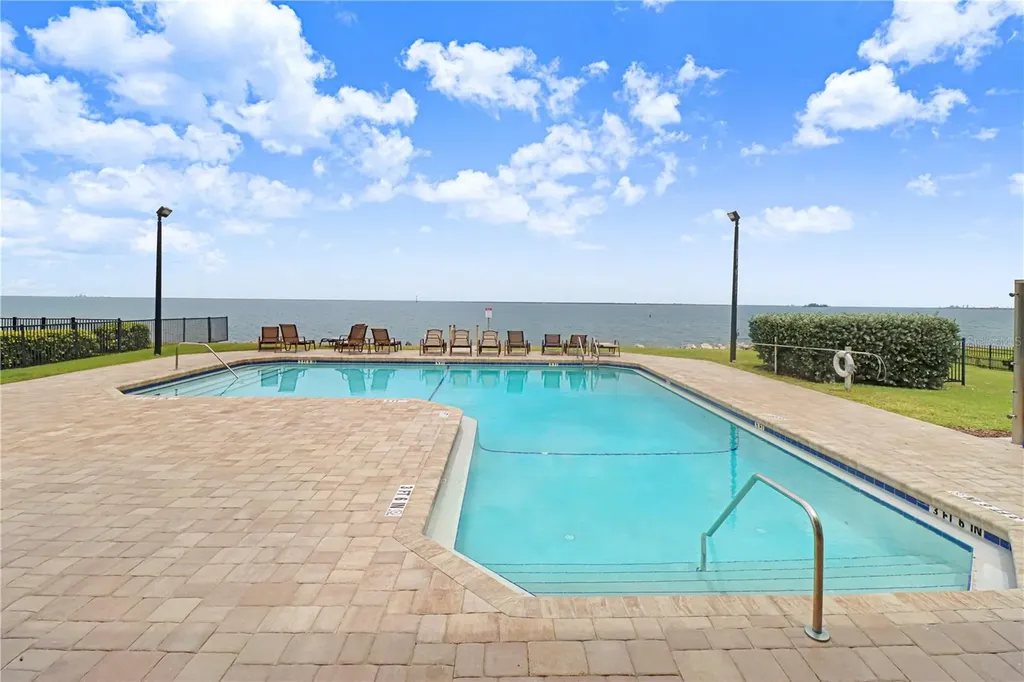 6104 Lagomar Lane Apollo Beach FL 33572