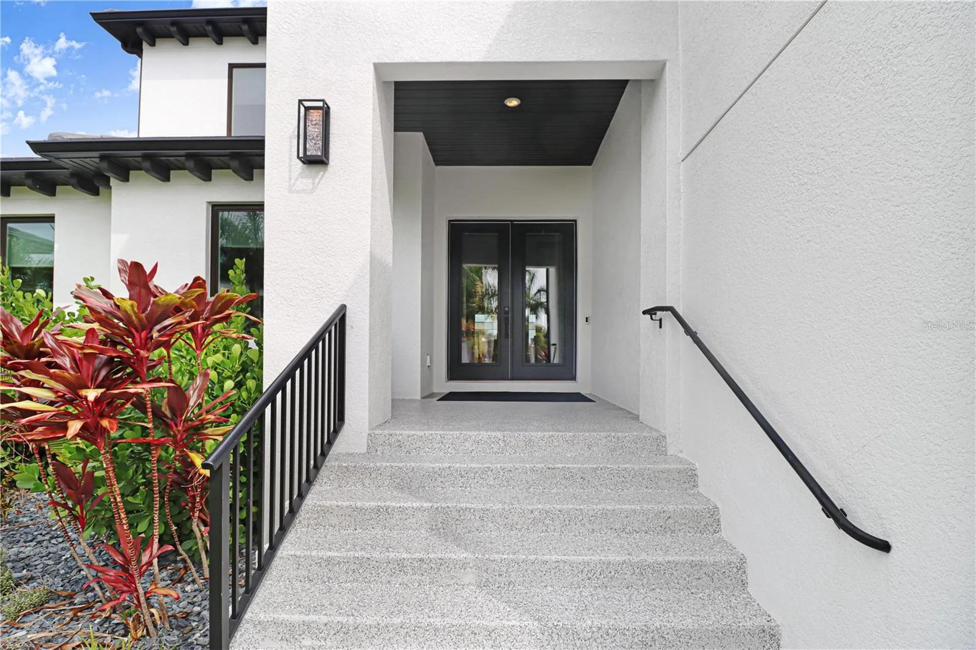 6104 Lagomar Lane Apollo Beach FL 33572
