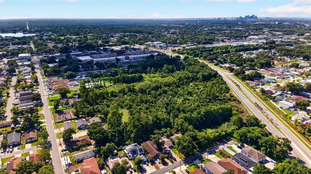 6817 N Blossom Avenue Tampa FL 33614