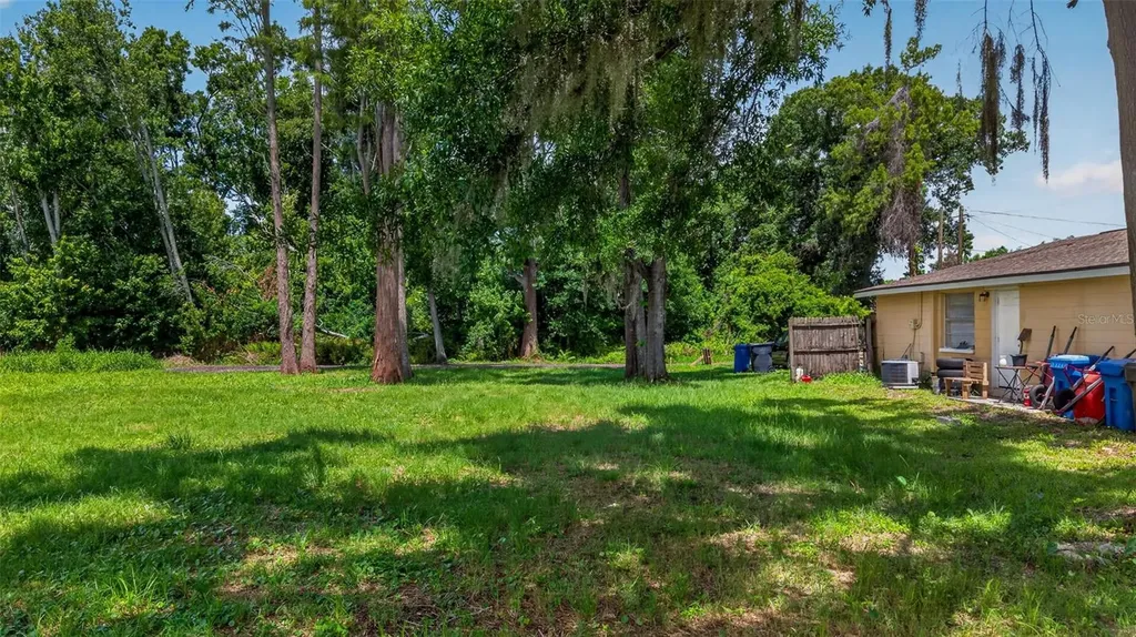 6817 N Blossom Avenue Tampa FL 33614