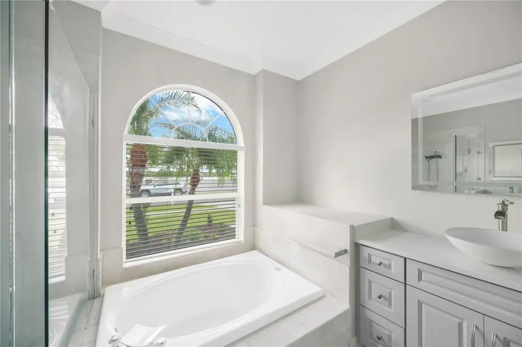 1548 Mira Lago Circle Ruskin FL 33570