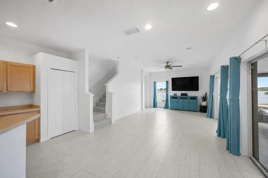 1548 Mira Lago Circle Ruskin FL 33570