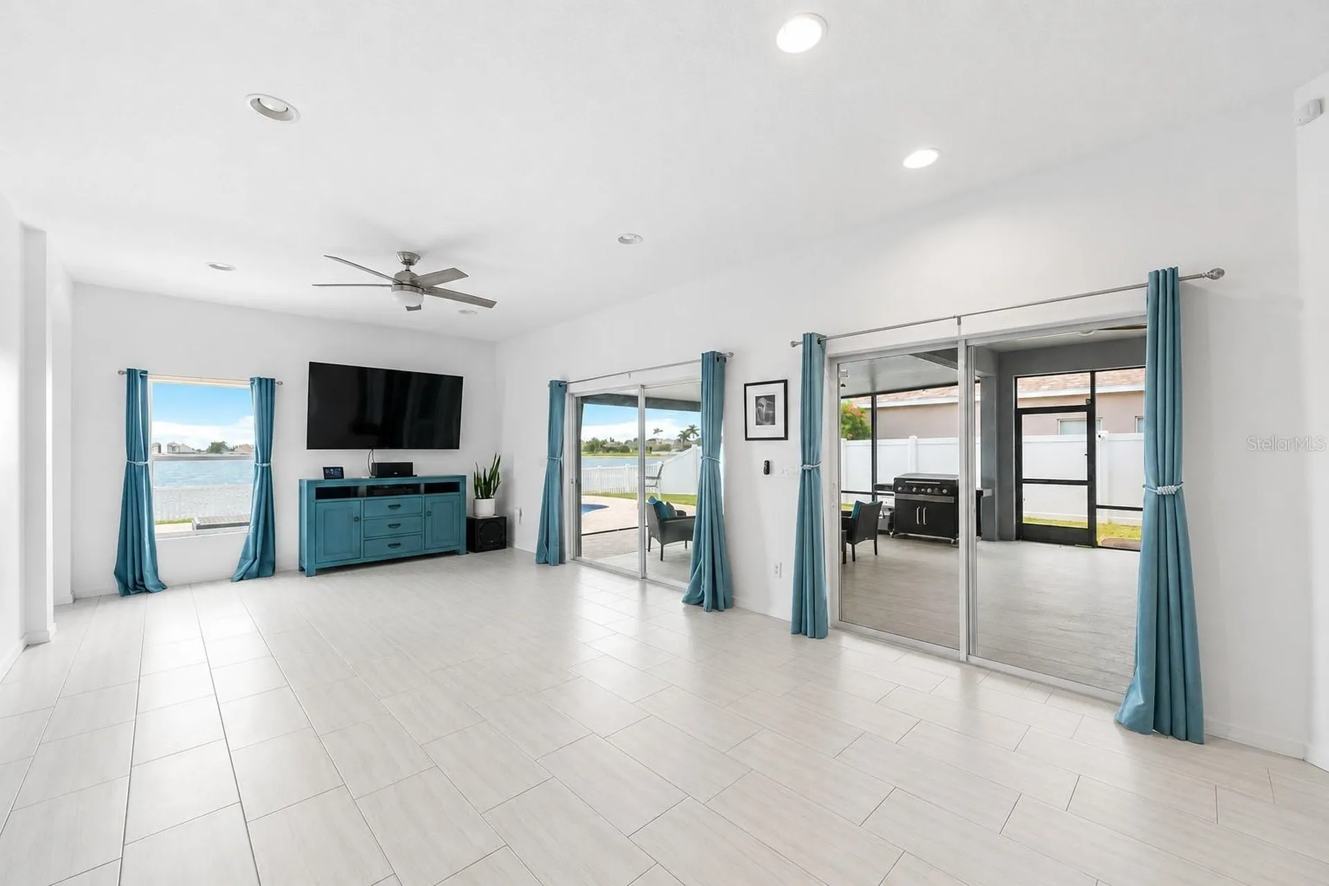 1548 Mira Lago Circle Ruskin FL 33570