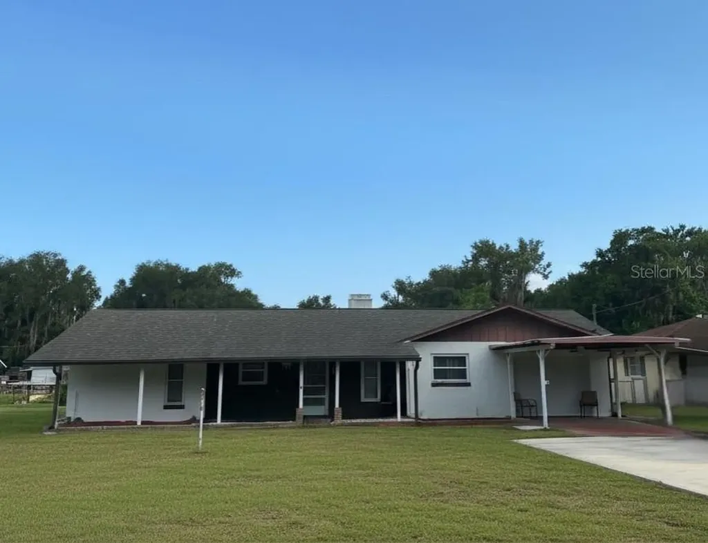 919 Cr 482d Lake Panasoffkee FL 33538