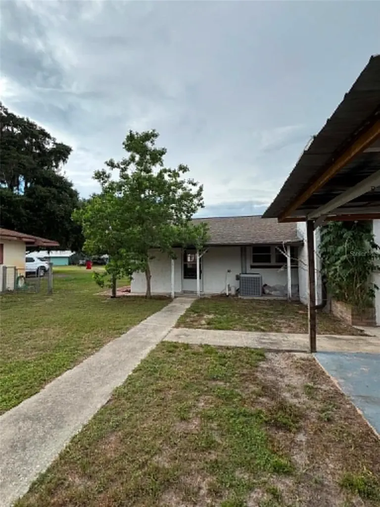 919 Cr 482d Lake Panasoffkee FL 33538