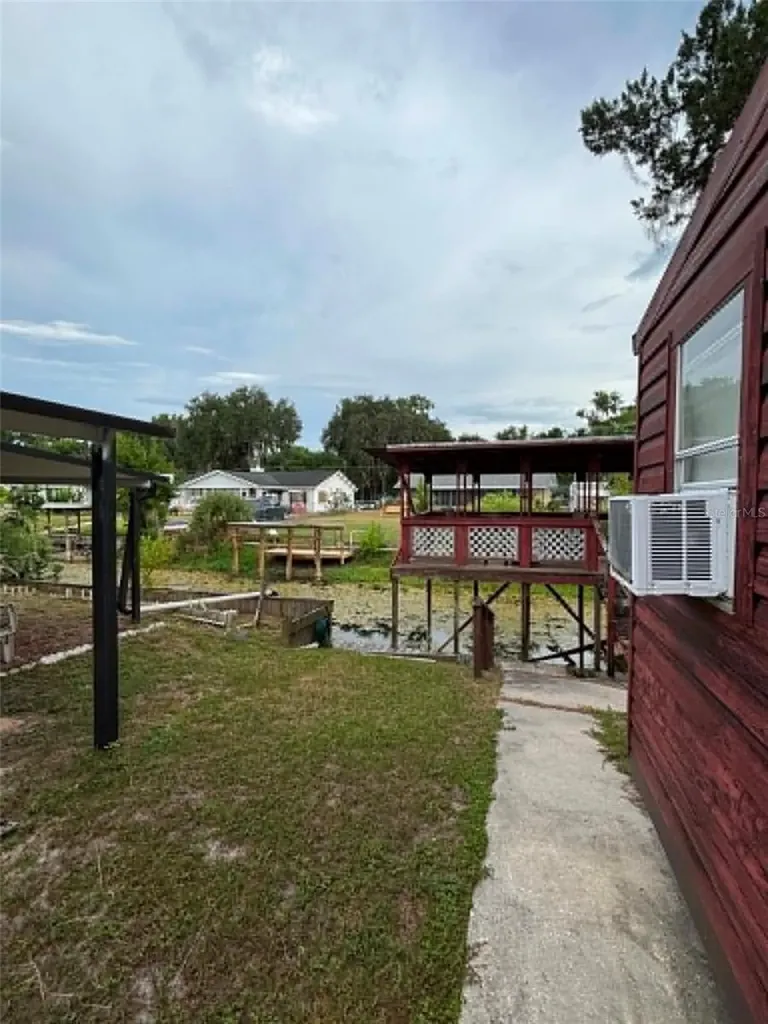 919 Cr 482d Lake Panasoffkee FL 33538