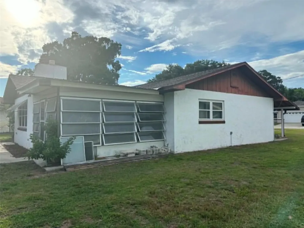 919 Cr 482d Lake Panasoffkee FL 33538
