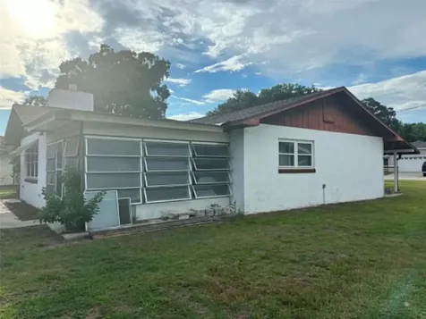 919 Cr 482d Lake Panasoffkee FL 33538