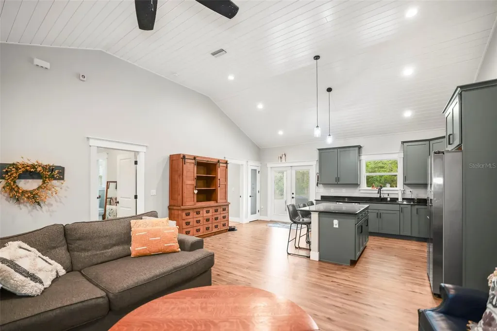 7218 Southeast Avenue Webster FL 33597