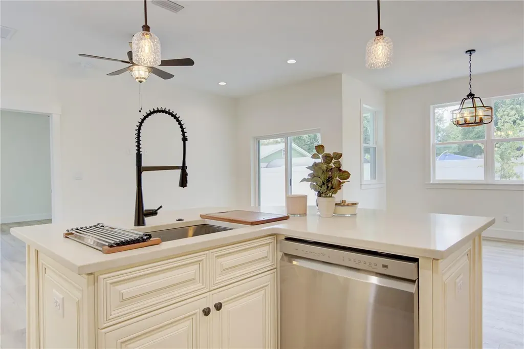 1316 E 9th Avenue Mount Dora FL 32757