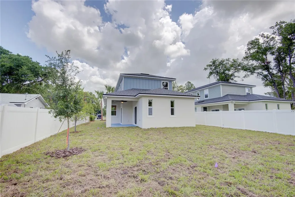 1316 E 9th Avenue Mount Dora FL 32757