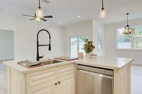 1316 E 9th Avenue Mount Dora FL 32757