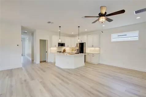 1316 E 9th Avenue Mount Dora FL 32757