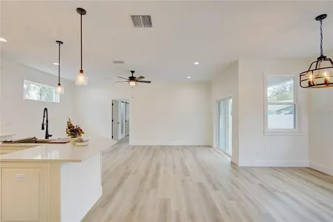 1316 E 9th Avenue Mount Dora FL 32757