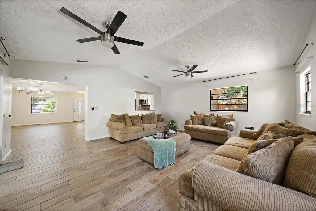 4286 Tarpon Drive SE St Petersburg FL 33705