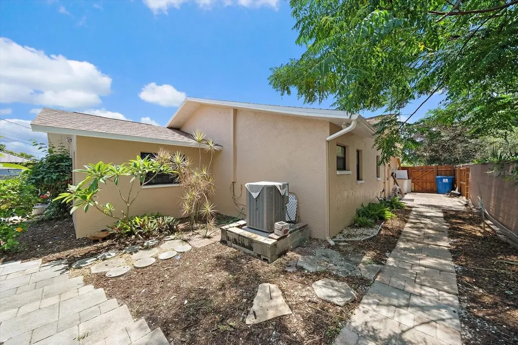 4286 Tarpon Drive SE St Petersburg FL 33705