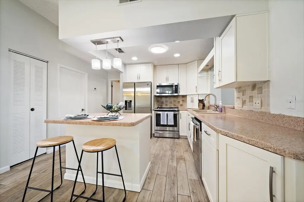 4286 Tarpon Drive SE St Petersburg FL 33705