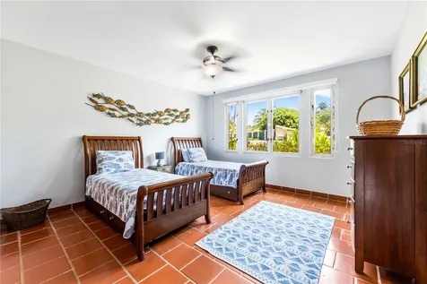 E Lakeside Villas Vega Alta PR 00692
