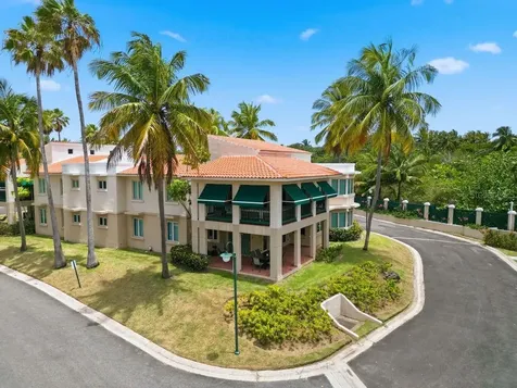E Lakeside Villas Vega Alta PR 00692