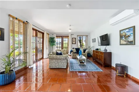 E Lakeside Villas Vega Alta PR 00692