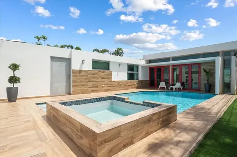840 Malaga Guaynabo PR 00966