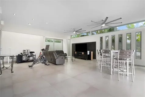 840 Malaga Guaynabo PR 00966