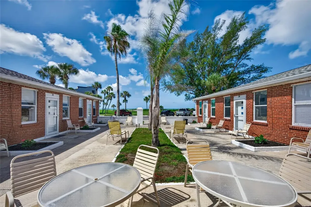908 Villas Drive Venice FL 34285