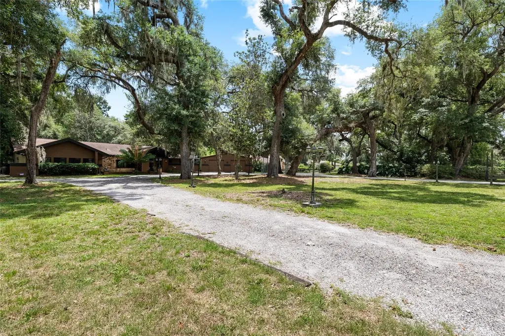 181 N Smokey Mountain Road Seffner FL 33584