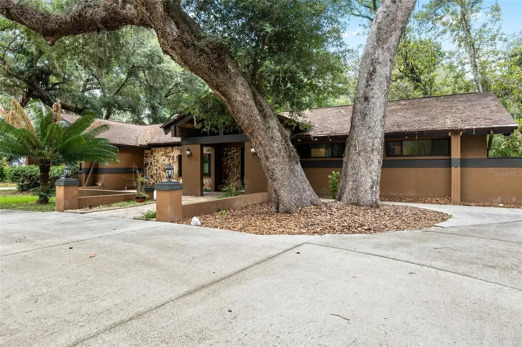 181 N Smokey Mountain Road Seffner FL 33584