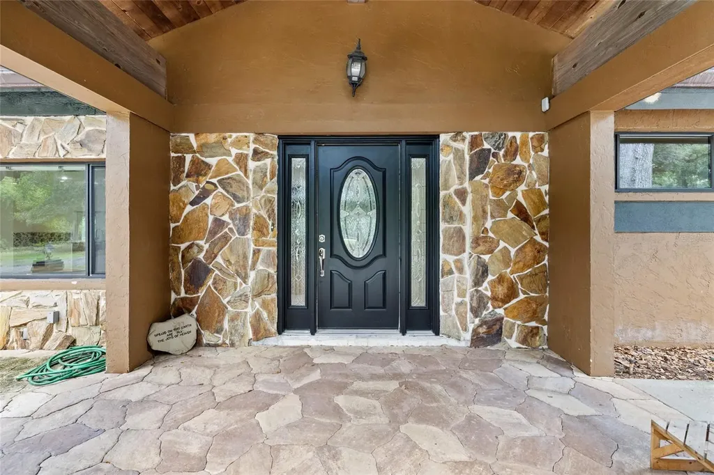 181 N Smokey Mountain Road Seffner FL 33584