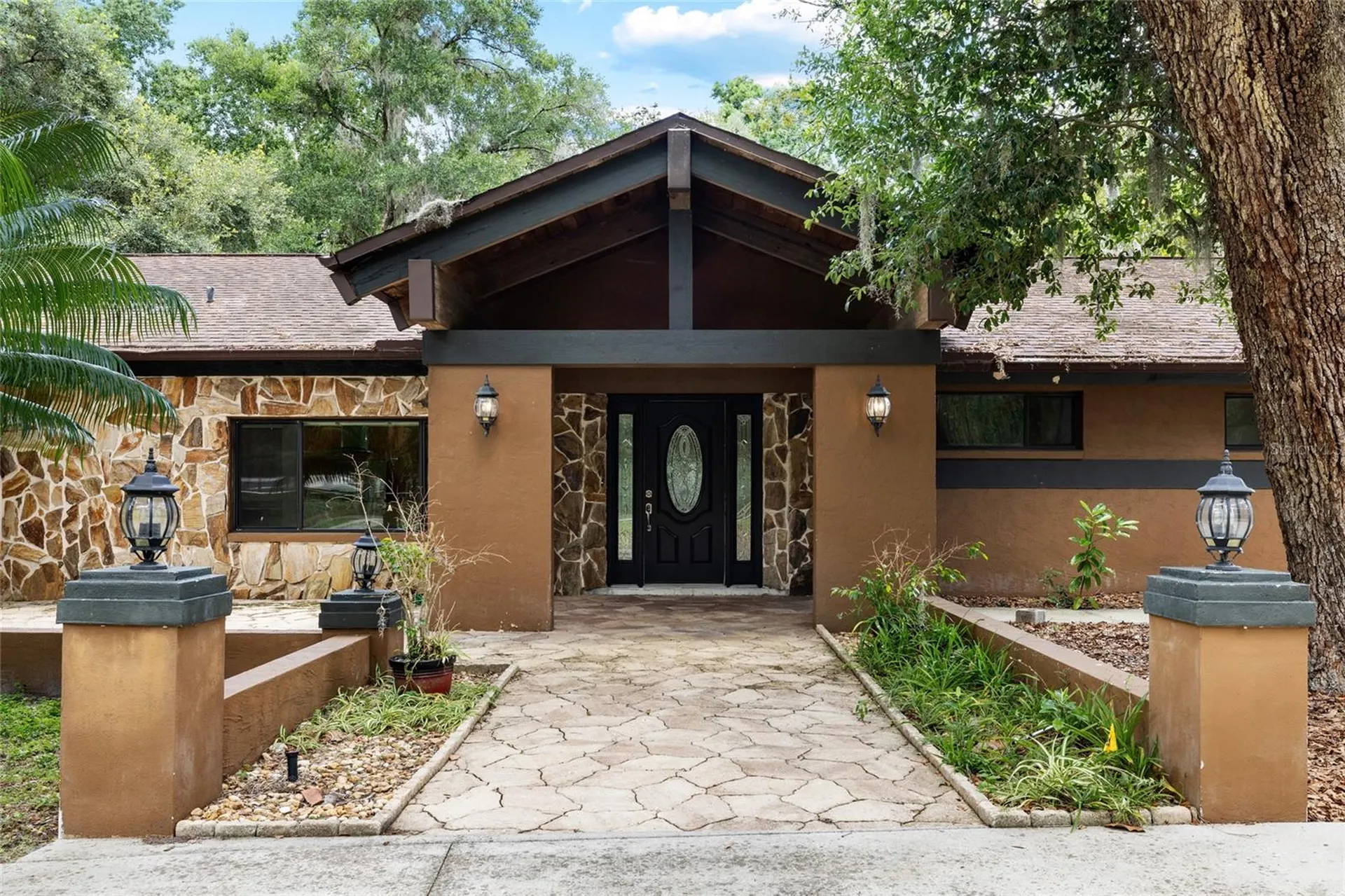181 N Smokey Mountain Road Seffner FL 33584