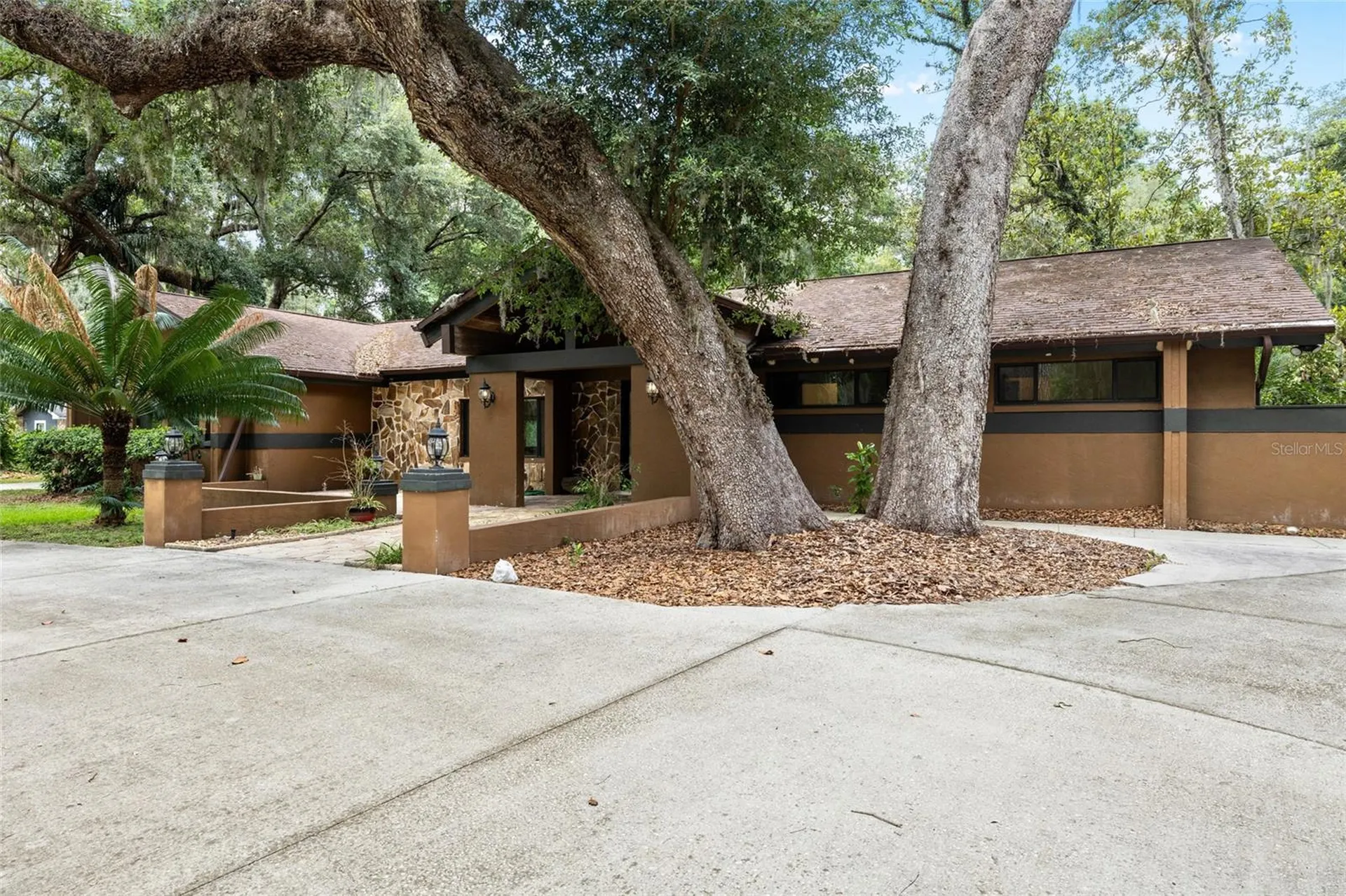 181 N Smokey Mountain Road Seffner FL 33584