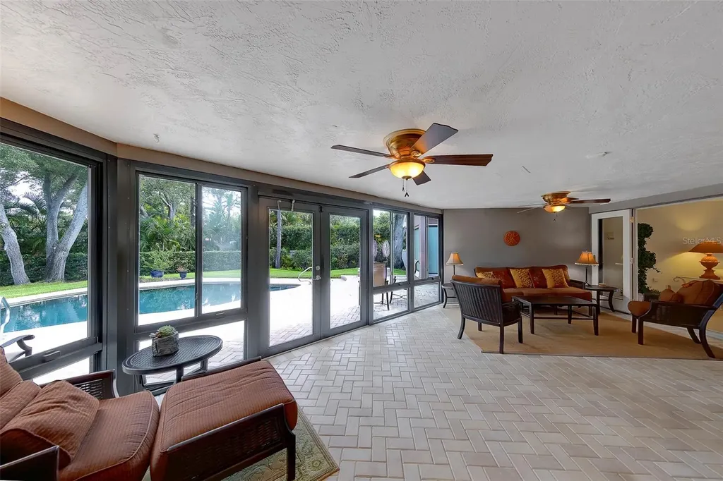 2943 Whisper Lane N Clearwater FL 33762