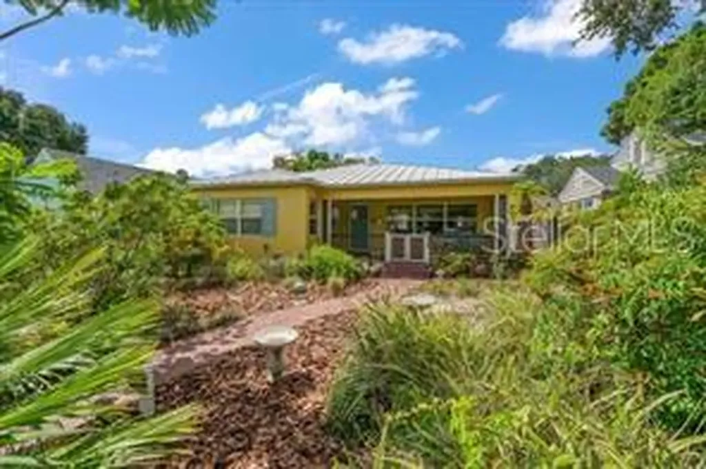 144 30th Avenue NE St Petersburg FL 33704