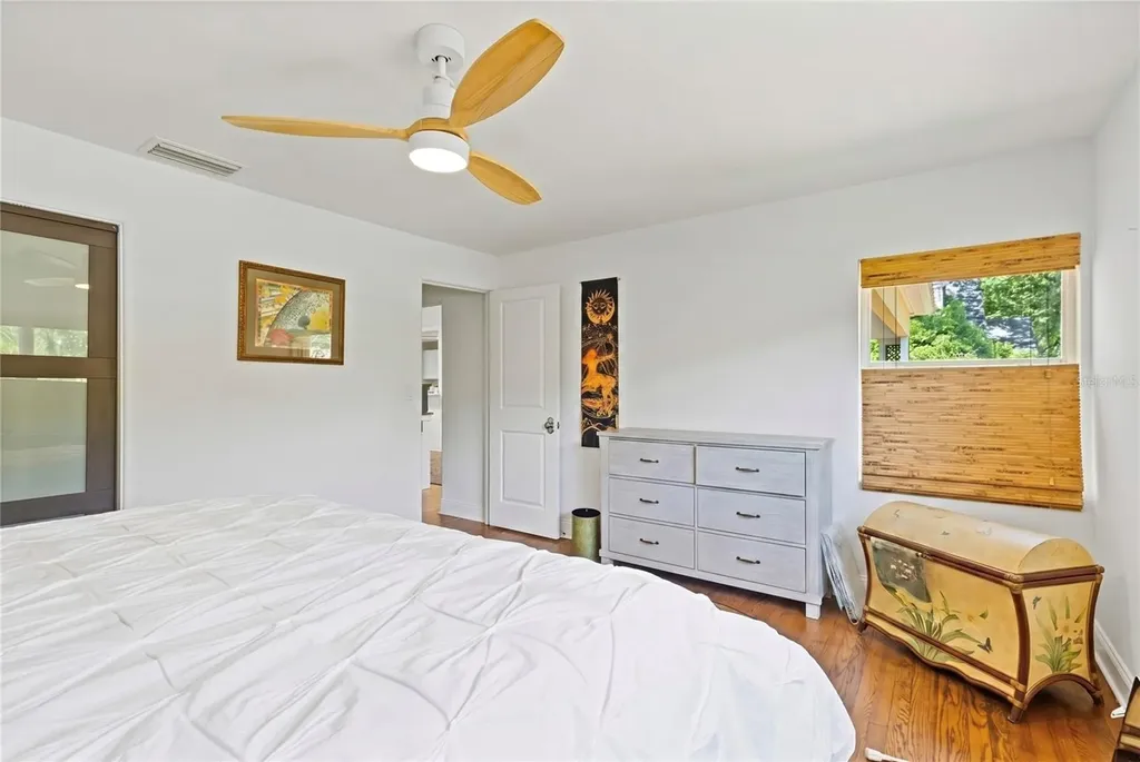 144 30th Avenue NE St Petersburg FL 33704