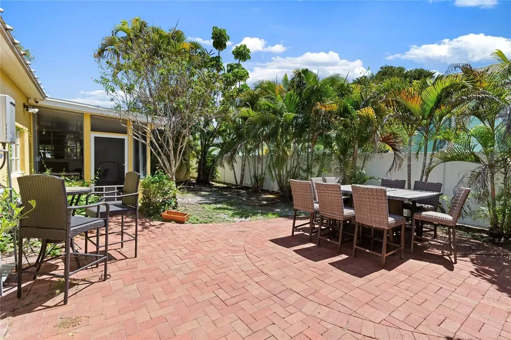 144 30th Avenue NE St Petersburg FL 33704