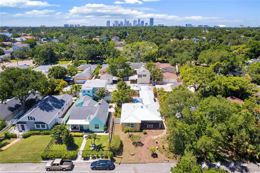 144 30th Avenue NE St Petersburg FL 33704