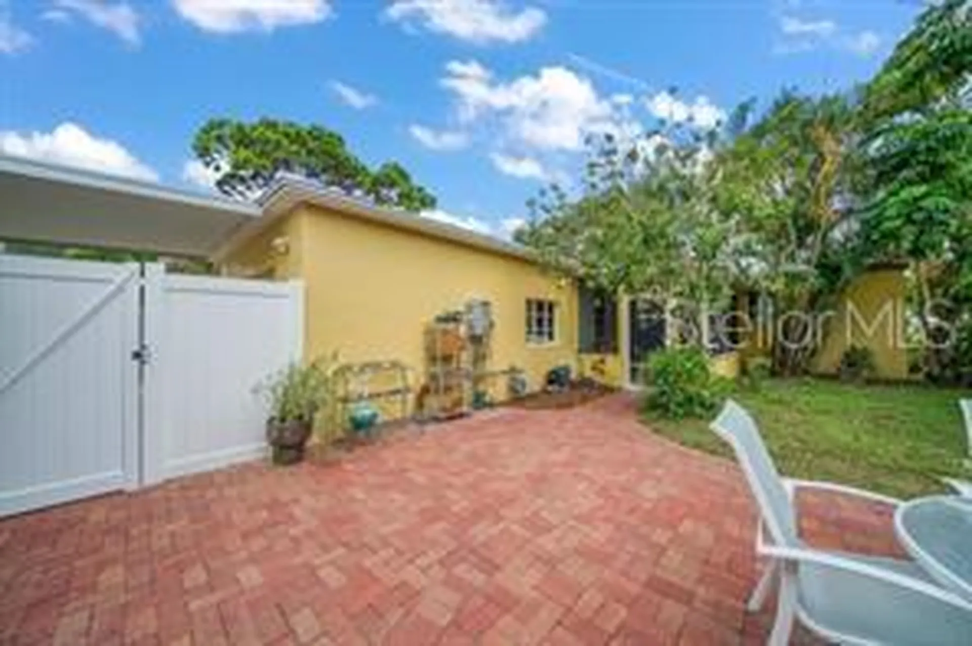 144 30th Avenue NE St Petersburg FL 33704
