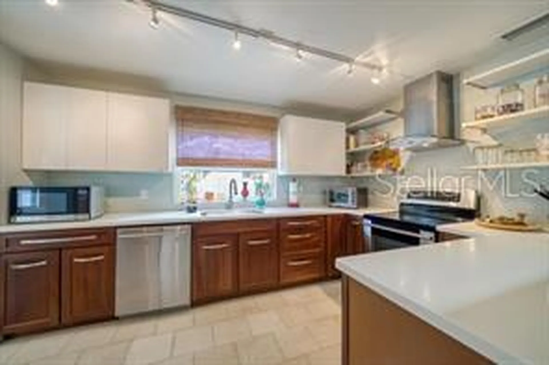144 30th Avenue NE St Petersburg FL 33704