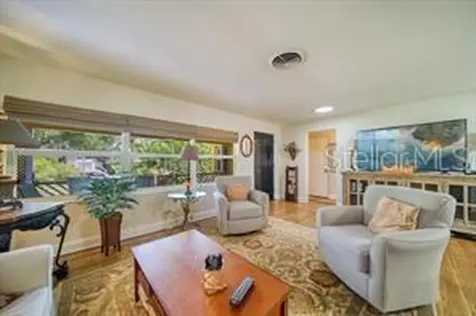 144 30th Avenue NE St Petersburg FL 33704