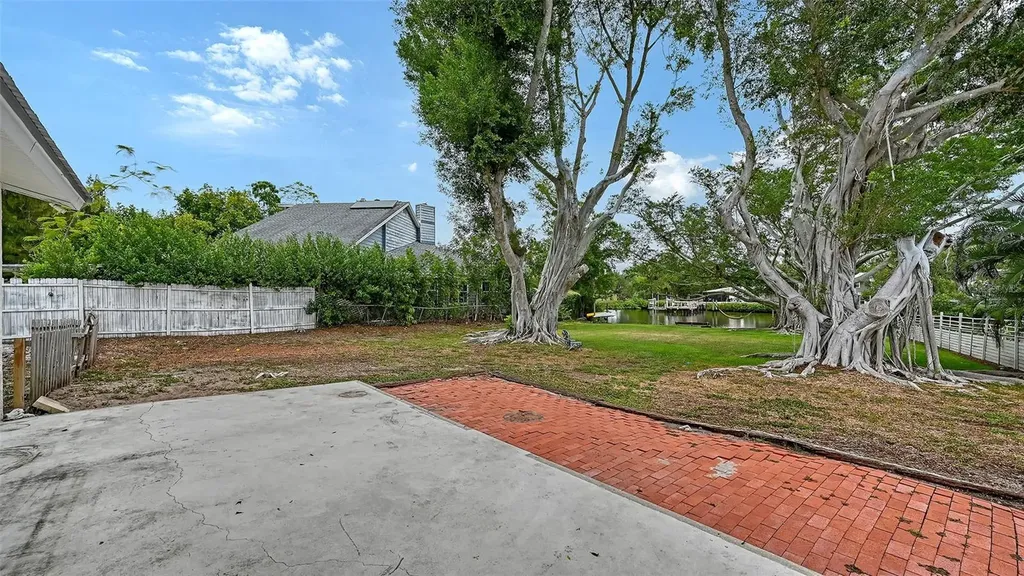 2103 Lusitania Drive Sarasota FL 34231