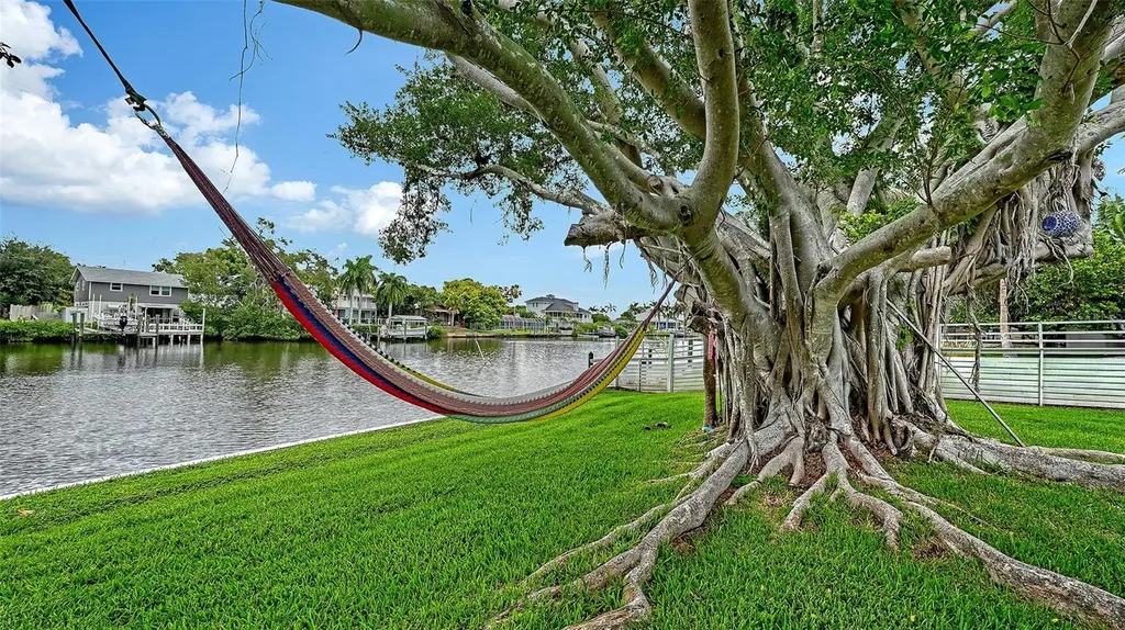 2103 Lusitania Drive Sarasota FL 34231