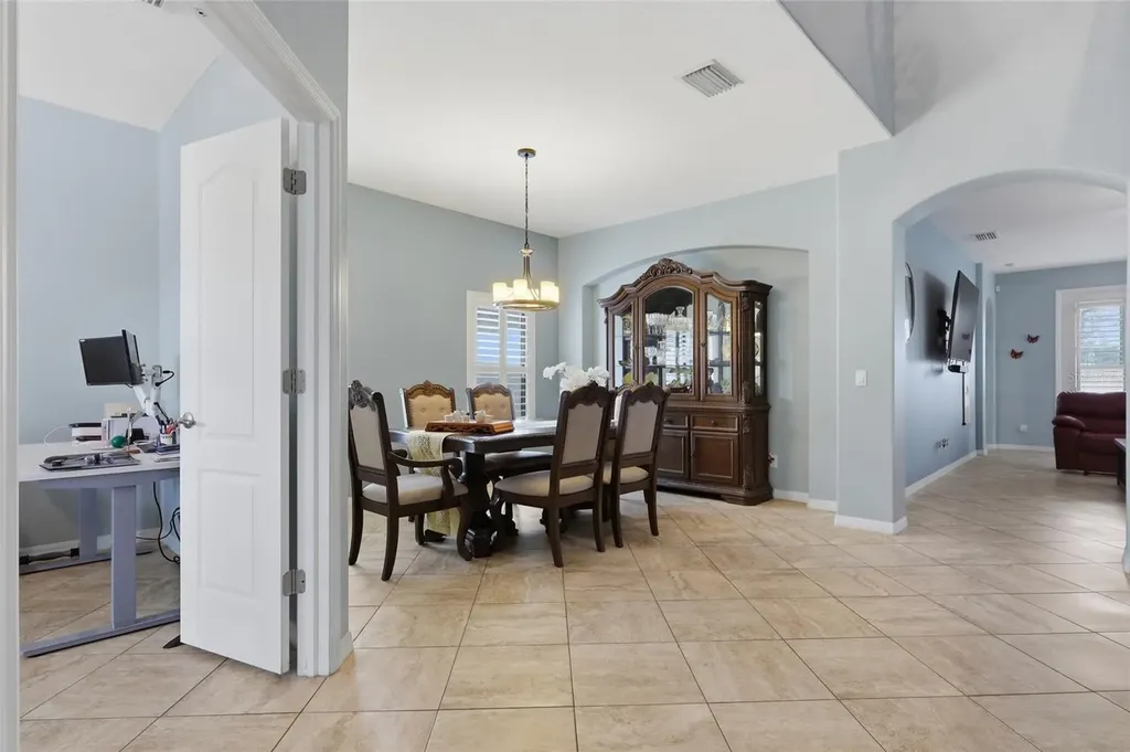 10645 Mistflower Lane Tampa FL 33647