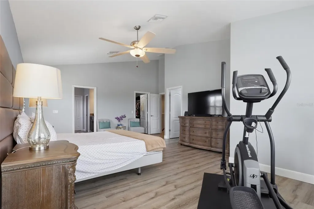 10645 Mistflower Lane Tampa FL 33647