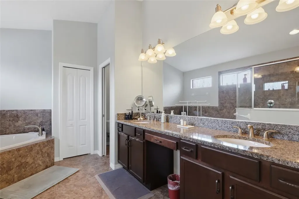 10645 Mistflower Lane Tampa FL 33647