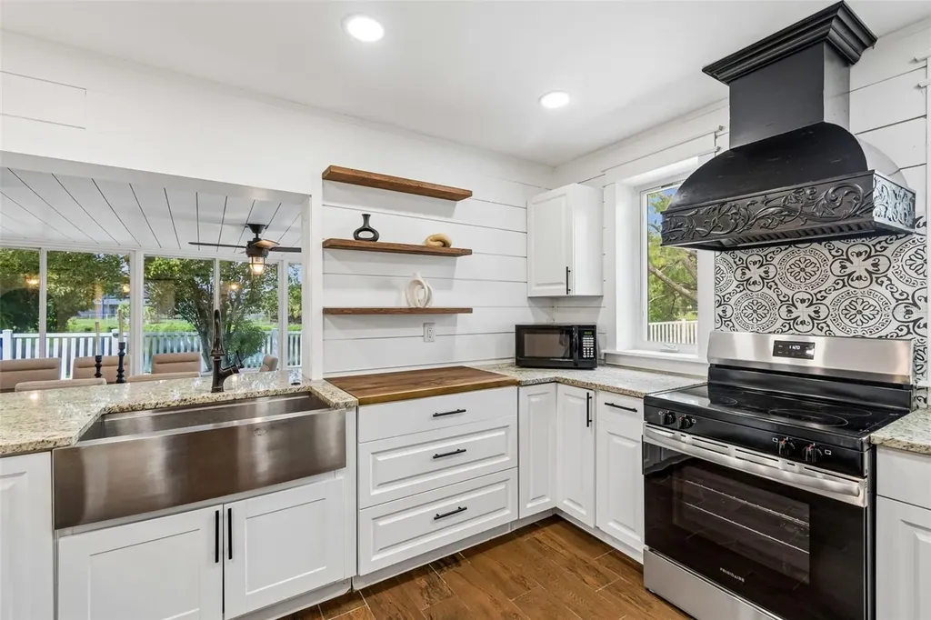 5114 Stonehaven Court Tampa FL 33624