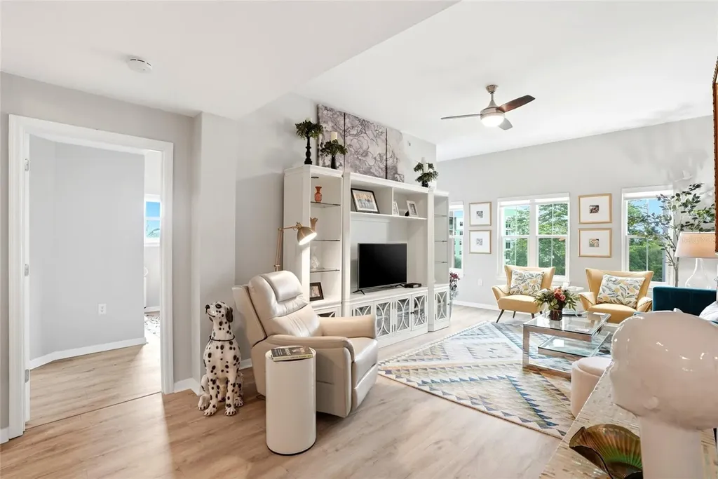 200 4th Avenue S St Petersburg FL 33701