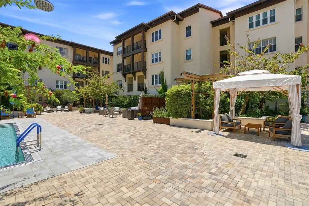 200 4th Avenue S St Petersburg FL 33701